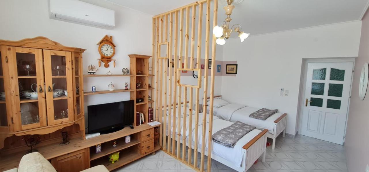 Funky Guest House & Adventures Permet Ngoại thất bức ảnh